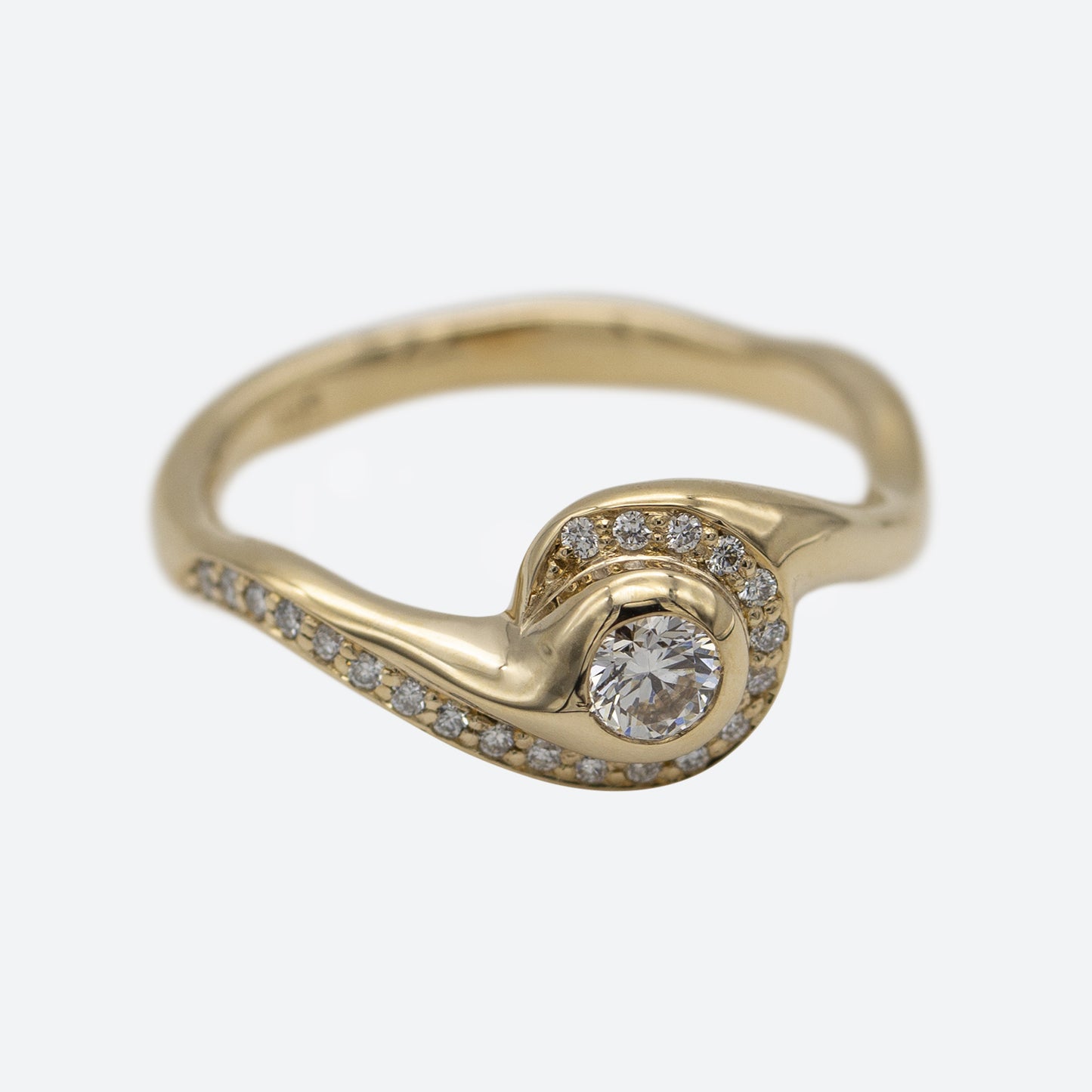 LILY PETITE RING