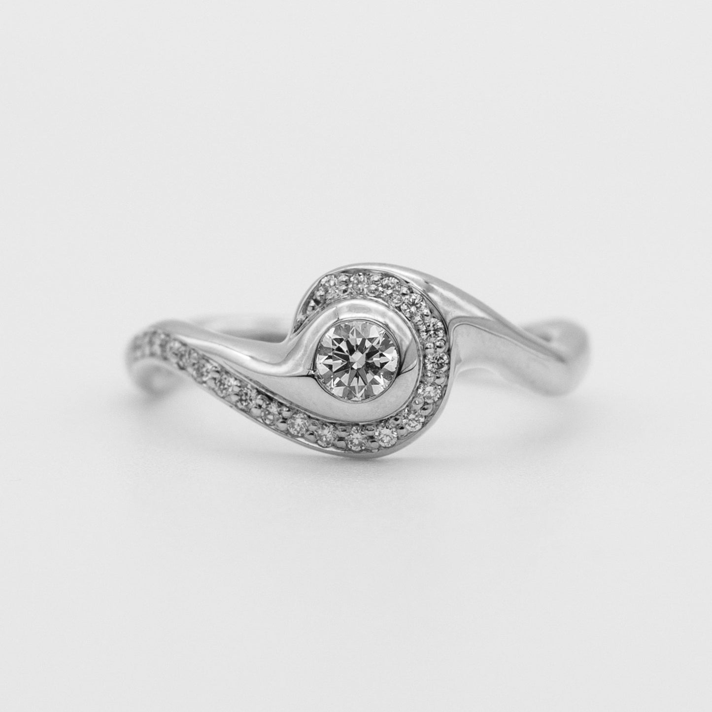 LILY PETITE RING